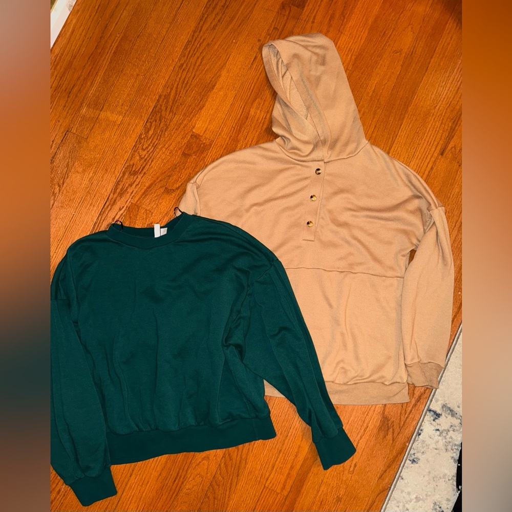 H&M Green and Tan Sweater Duo